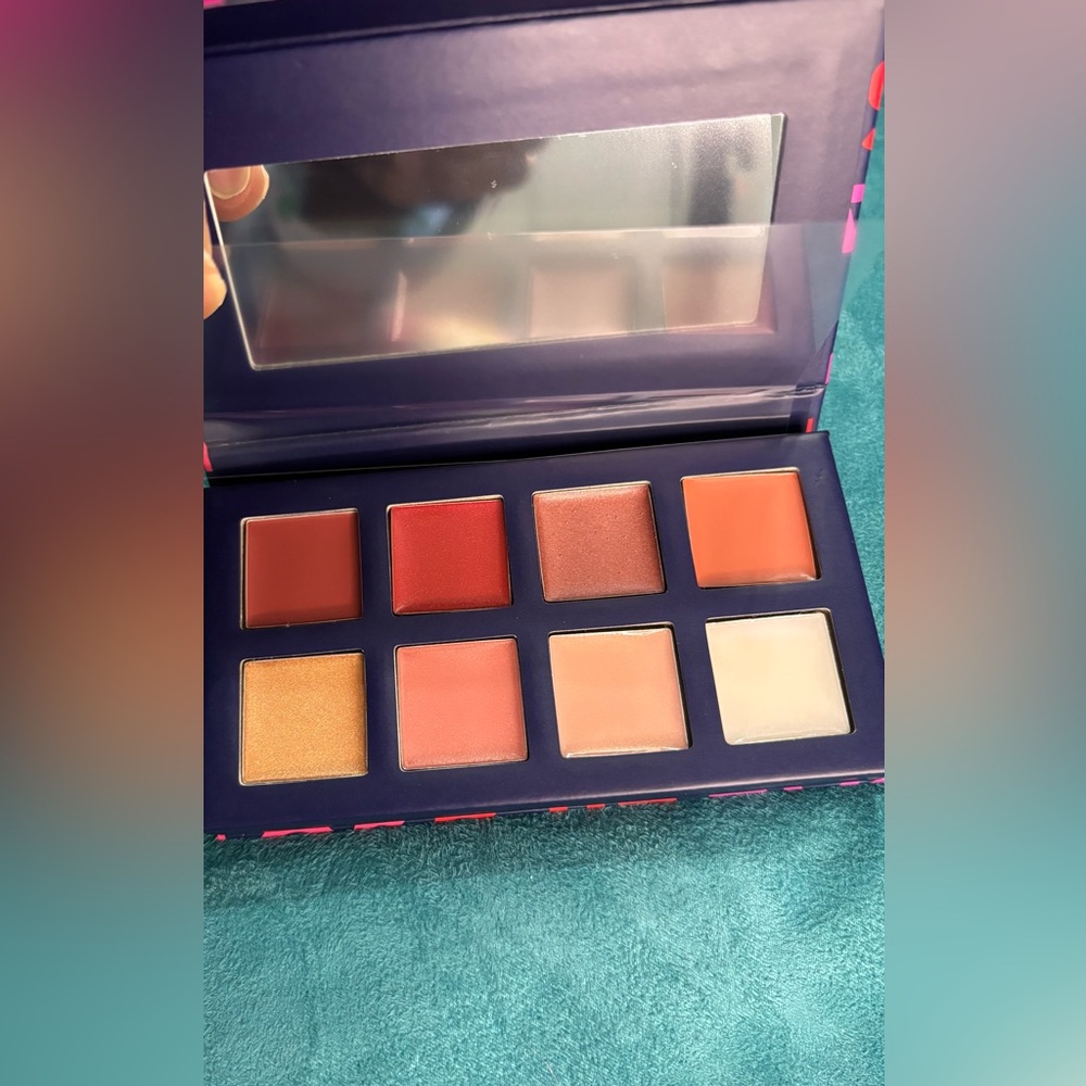 8-Color Lip Palette